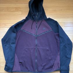 Nike Tech Fleece Hoodie Men’s Large    Nike adidas jersey jets Mets Yankees giants nets Knicks Jordan sneakers shirts jackets hoodies Patagonia Carhar