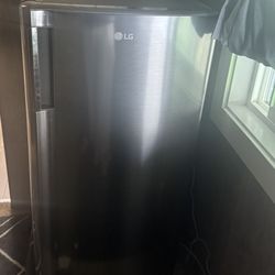 Small refrigerator
