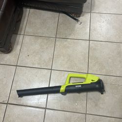 Leaf blower 