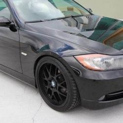 2006 BMW 325i.....