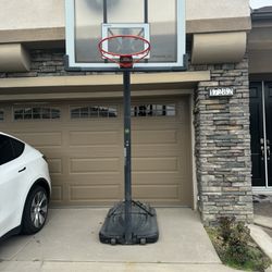 Liftable basketball stand