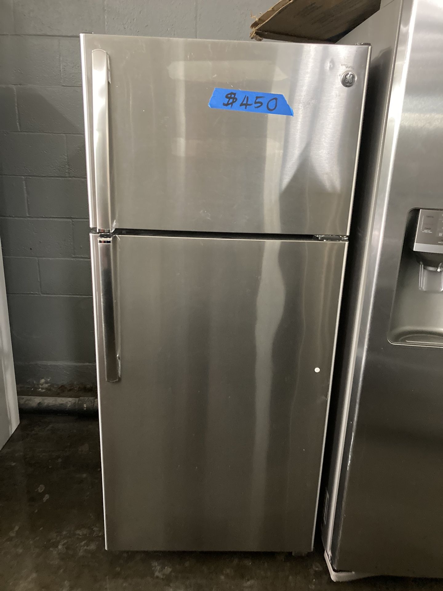 27” Ge Stainless Steel Top Freezer Refrigerator