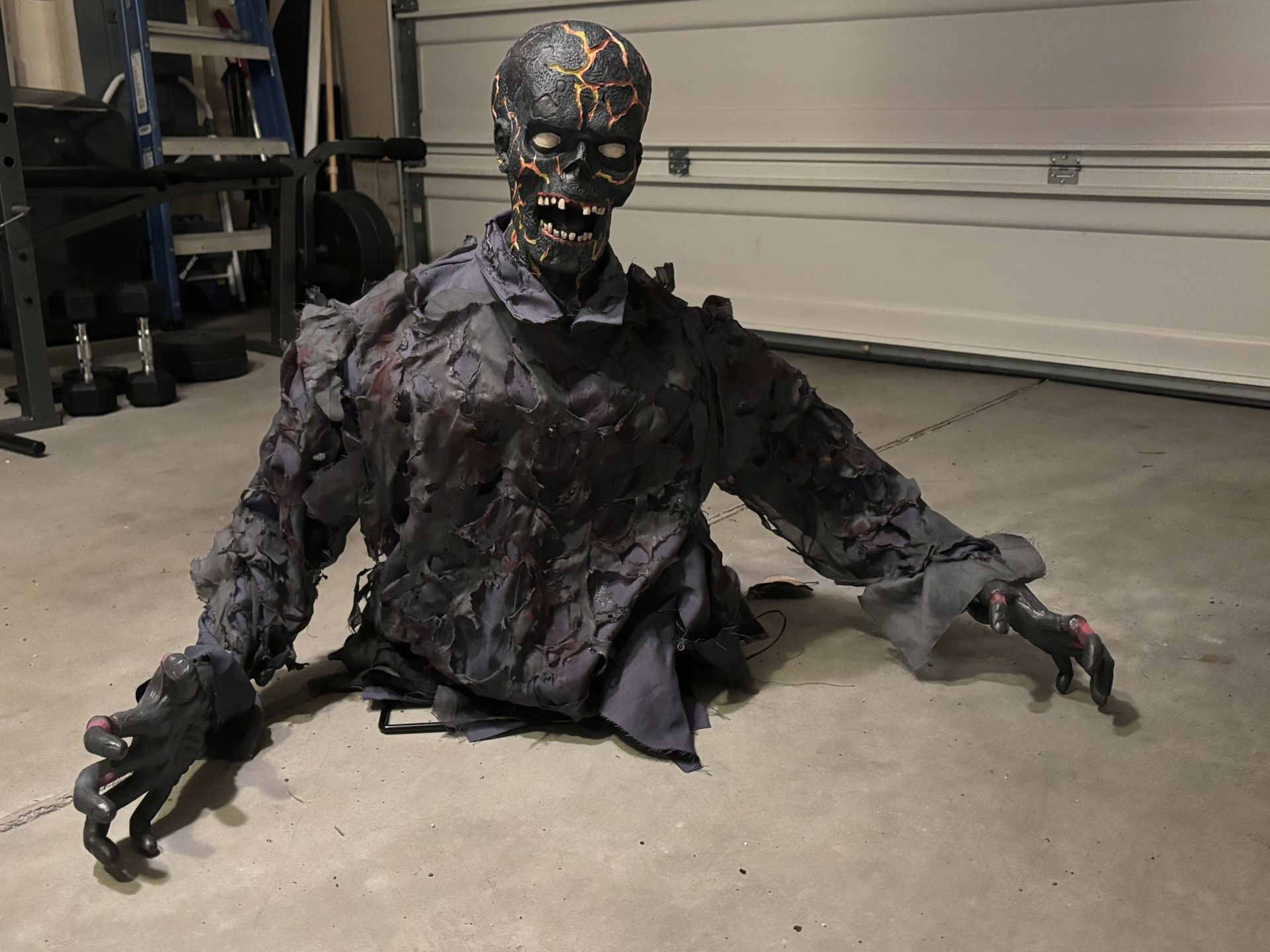 Halloween Zombie Animatronic