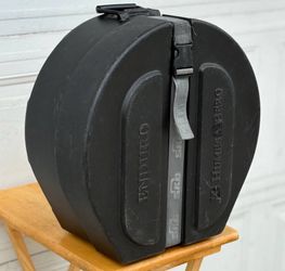 humes and Berg Enduro 6.5x14 Hard Molded Plastic Padded Snare Case for Drum Set