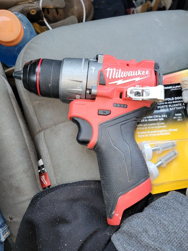 Milwaukee M 12 New