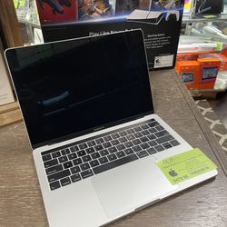 Apple MacBook Pro 13" Touchbar 2018 Intel Core i5-8259U 2.30GHz QuadCore 16GB RAM 256GB SSD @riztech