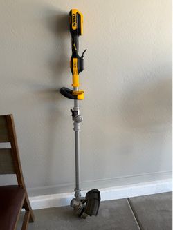 Dewalt 20 volt grass trimmer brushes motor one year old works great