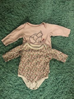 Long sleeve onesies0-3 months / Bebe 0-3 meses