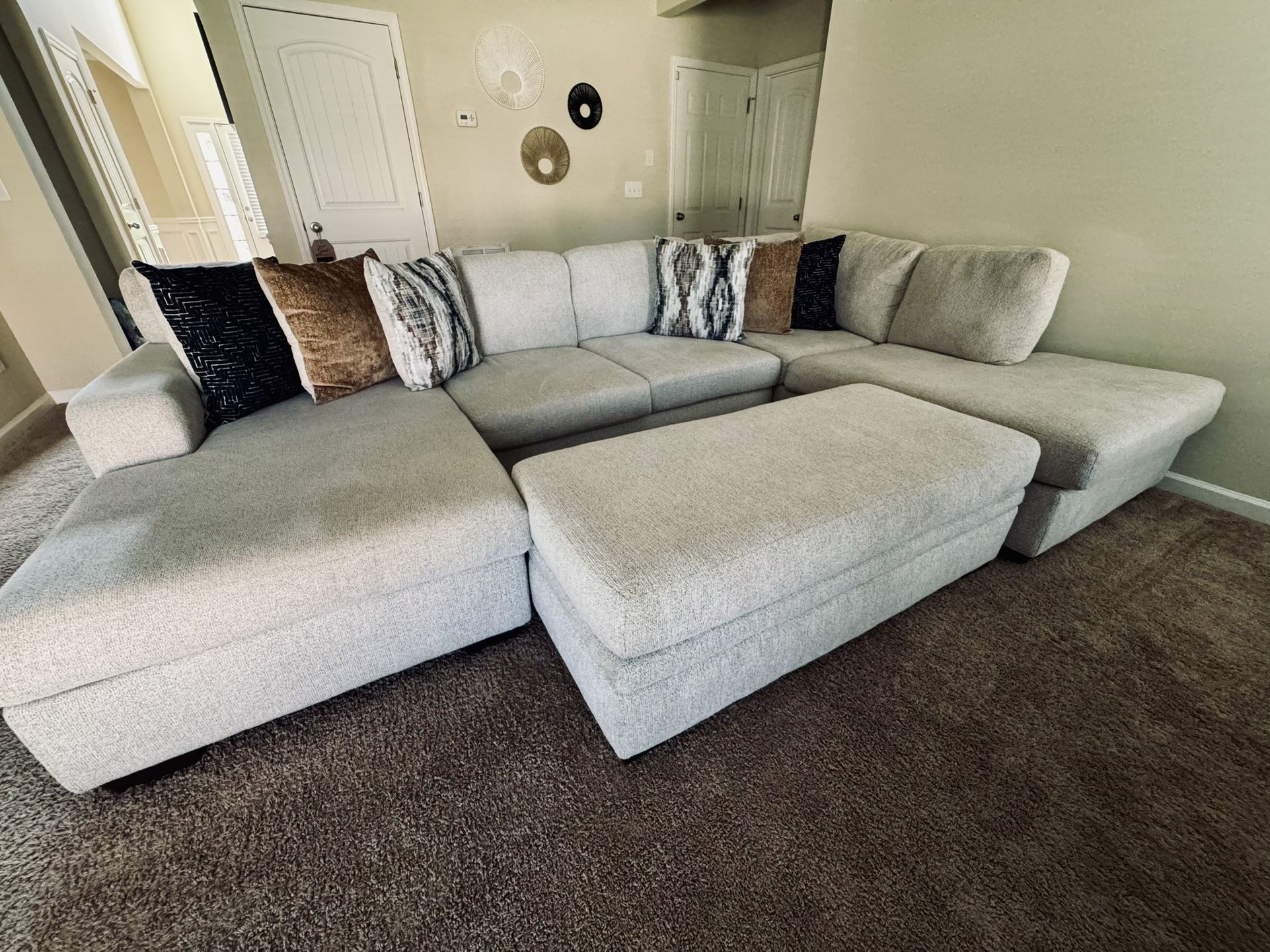 Wildwood Grove 2 Pc Sectional w/ Ottoman