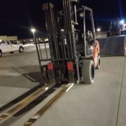 6,000 # Pound 6K Warehouse Forklift Four Stage - 2014 Toyota 8FGU30