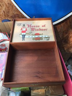 Old house of Windsor palmas wooden cigar box
