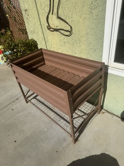 Raised metal garden planter