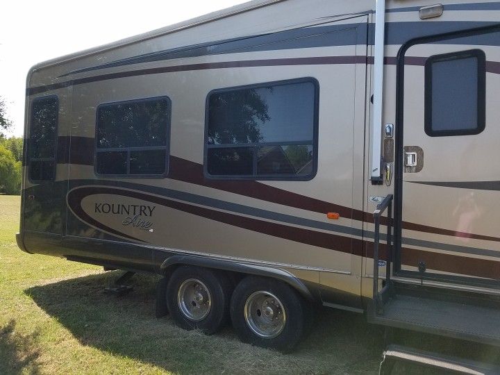 37' Travel Trailer 5th Wheel "KOUNTRY AIRE"