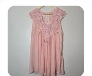 Brand New - Pink sleeveless lace trimmed flowy top

.