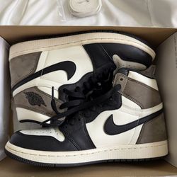 Jordan 1 Retro High Dark Mocha Size 8 MEN