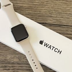 Apple Watch SE 2nd Gen (WiFi + Cellular) 40mm