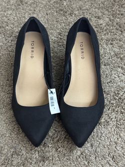 Torrid Black Pointed-Toe Flats Size 8