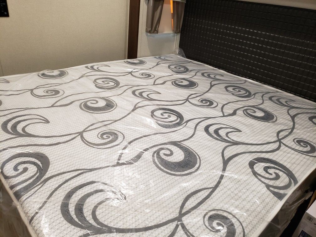 RV King Mattress Evergreen 72x80 St Lindsay Marble for Sale in Redding