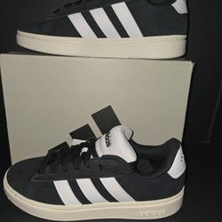 ✨ BRAND NEW ADIDAS MEN’S SNEAKERS – SIZE 10.5 ✨
