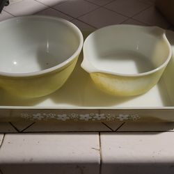 3 ) Pyrex bowls baking
