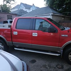 Vendo Ford F150 170 Mil Millas Nesesita Las 2 Llantas De Frente El Vidrio De Frente 
