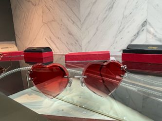 ♥️♥️🔥🔥SILVER WIRE FRAMES WITH RED HEART SHAPED