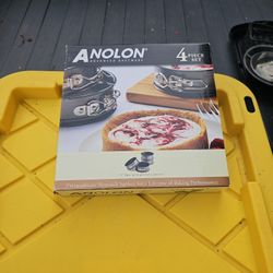 9" Mini Springform (4pieces) Brand New $10