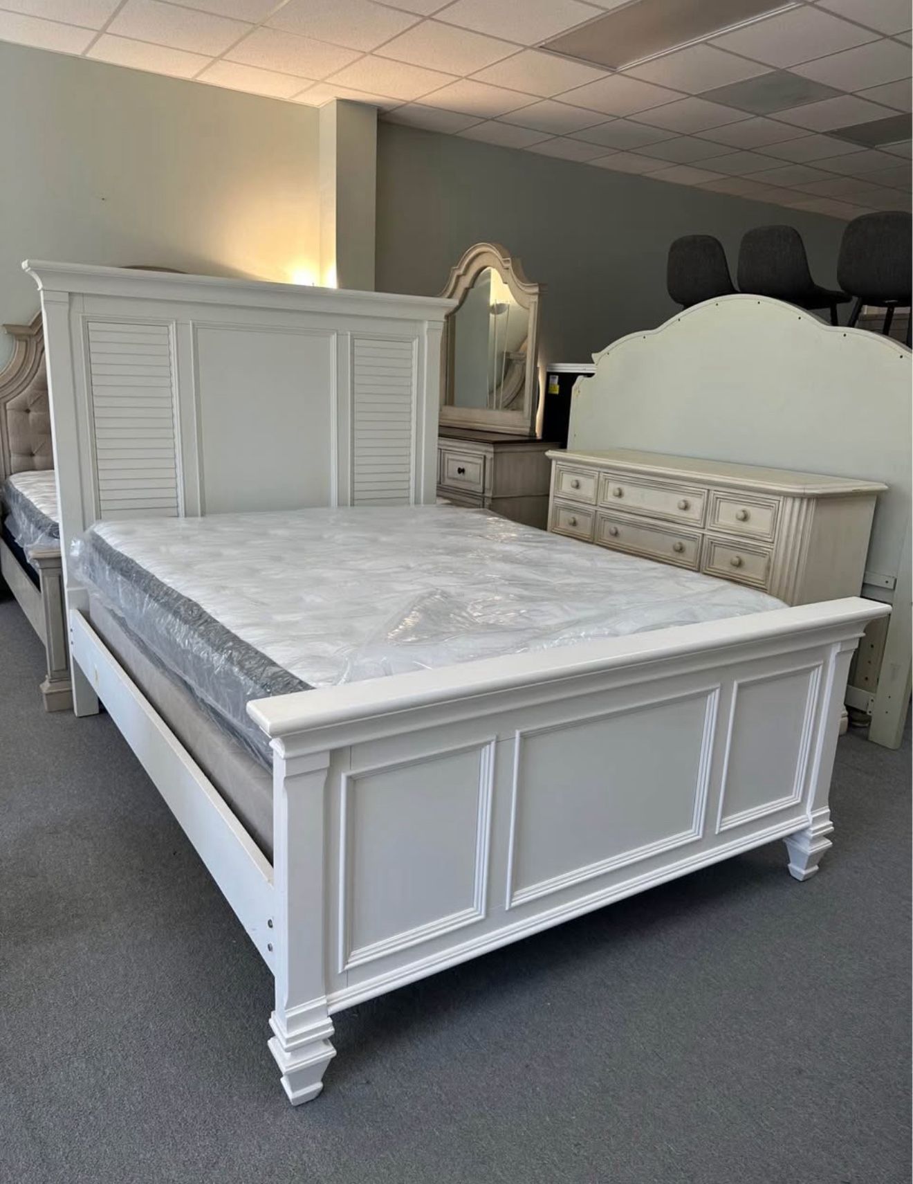 Queen bed (FREE 24H DELIVERY AND SETUP)
