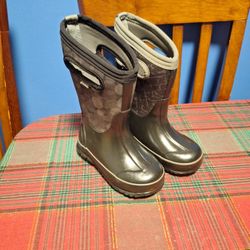 New Bogs Boots Kids Size10 Euro26