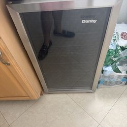 Darby wine refrigerator