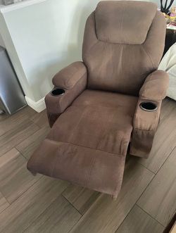 360° swivel reclineř with massage & heat features.