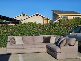 Large Sectional Sofa 💥 Free Delivery 💥
