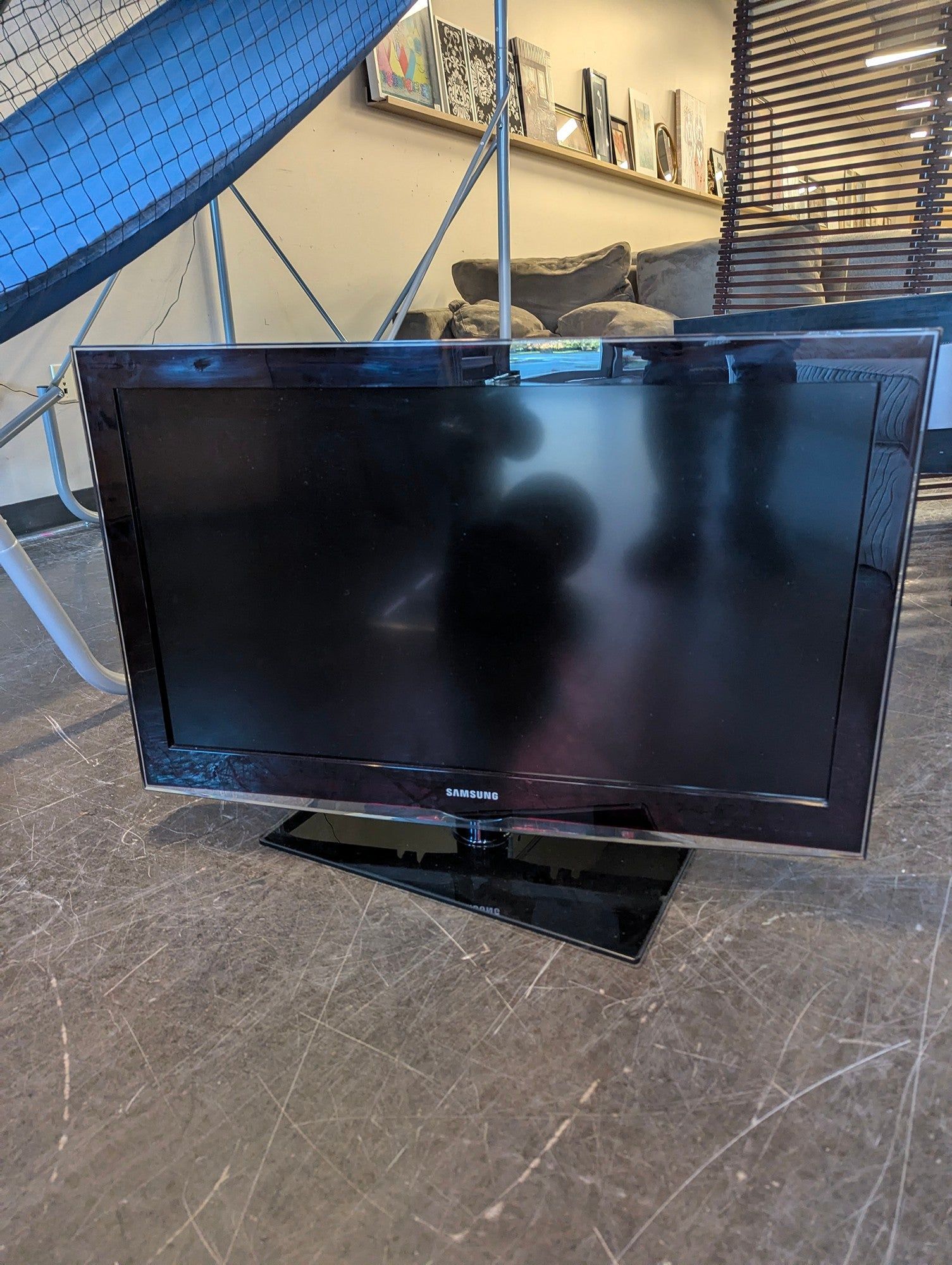 SAMSUNG LN37B550K1F 37-inch Flat-Panel LCD Television