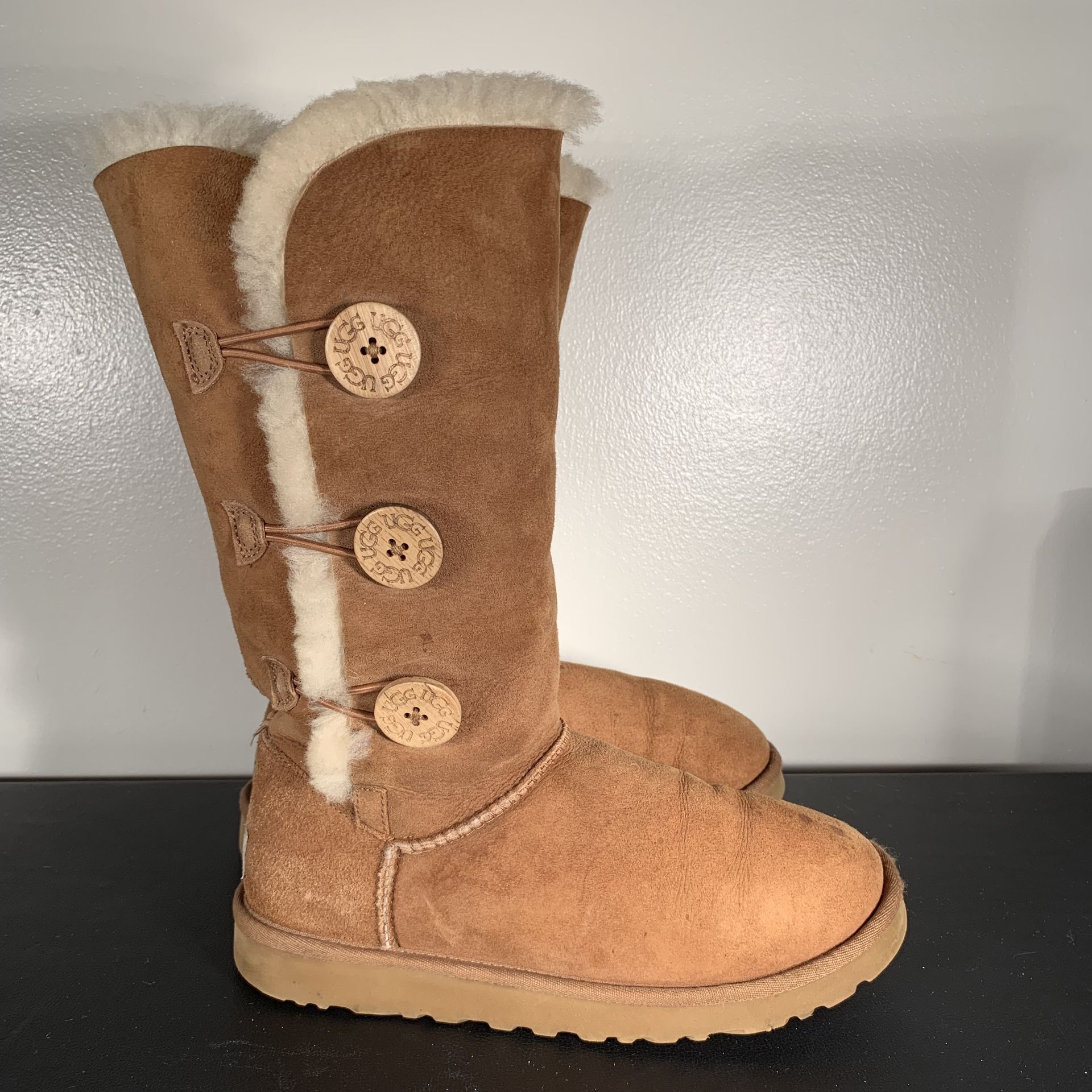 UGG Triple Button Bailey Boot Chestnut Brown