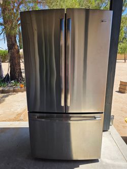LG COUNTER DEPTH 3 DOOR STAINLESS STEEL REFRIGERATOR ( FRIDGE) WATER AND ICE AVAILABLE