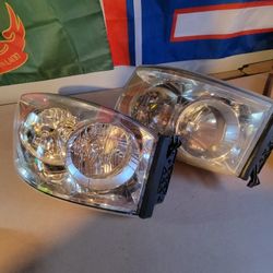 2007 Dodge RAM HEADLIGHTS