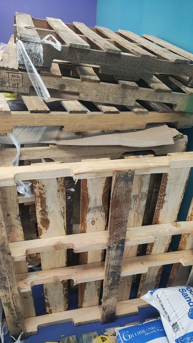 Free Indoor Wood PALLETS