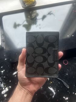 COACH PASSPORT HOLDER 