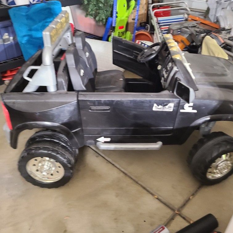 Kid Trax Dodge Ram 3500 Dually