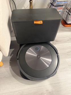 Roomba i5 automatic vacuum and mop