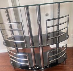 Silver/Glass Bar with 2 stools
