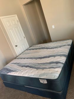 KING BEAUTYREST MATTRESS AND FREE BOX SPRINGS
