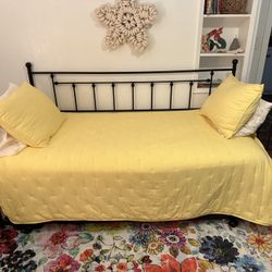 Day Bed With Trundle Bed