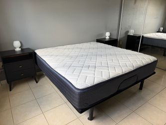 Cama King ajustable/reclinable + colchón + 2 mesitas de noche
