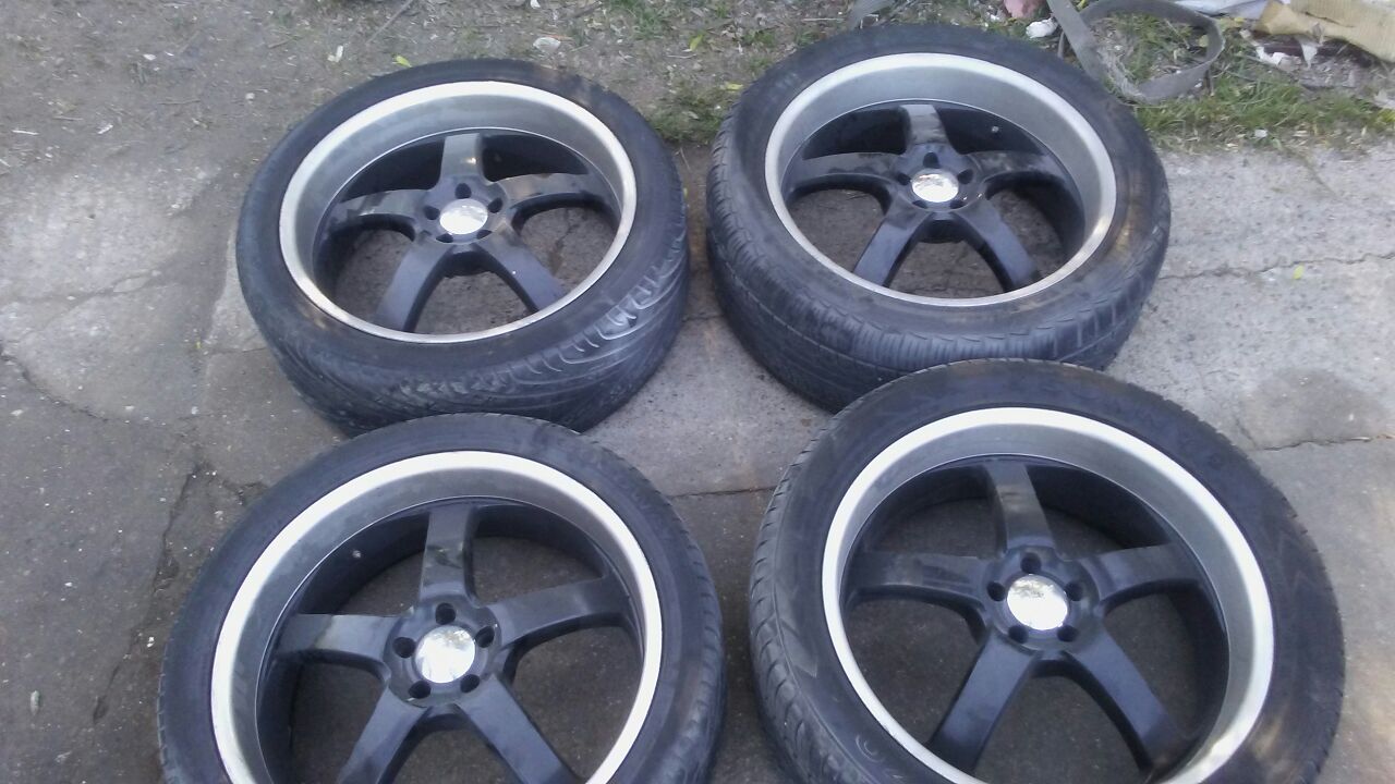 BOSS 335 WHEELS with tires hot rod style 22×9