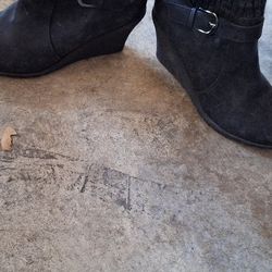 MUK LUKS WOMENS GEORGIA Knit Distressed Wedge BUCKLE STRAP ANKLE BOOTS Size 8