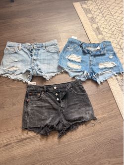 Womens 501 jeans size 25.
