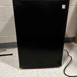 Kenmore 1.7 cu-ft Refrigerator