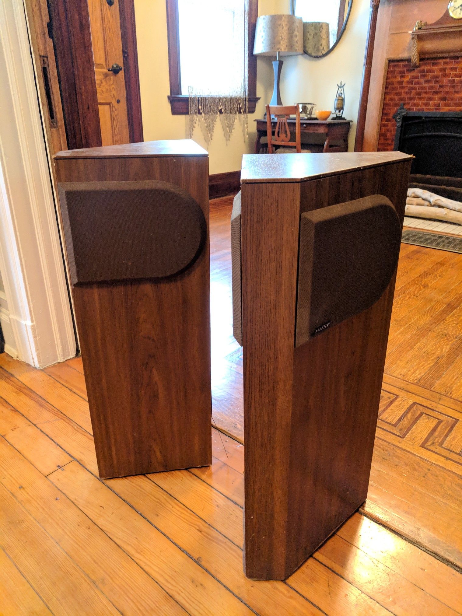 BOSE 401 TOWER SPEAKERS