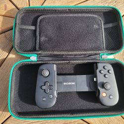 Mobile Gaming Controller with Case/Controlador de Juegos Mobiles con Funda